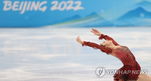 金芸林の演技＝１７日、北京（聯合ニュース）