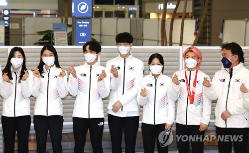 عودة المتزلجين الأولمبيين على المضمار القصير إلى كوريا الجنوبية