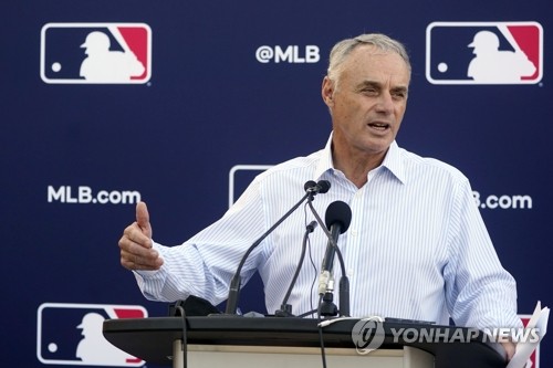 MLB 노사협상 결렬 발표하는 맨프레드 총재