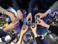 '고삐 풀린' 인천 밤거리…차로에 앉고 경찰관 폭행도