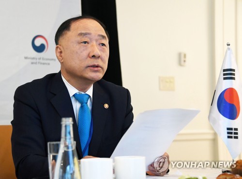 South Korean Finance Minister Hong Nam-ki speaks at an online meeting of the Coalition of Finance Ministers for Climate Actions in Washington, D.C. on April 20, 2022, in this photo, provided by the Ministry of Economy and Finance. (PHOTO NOT FOR SALE) (Yonhap)