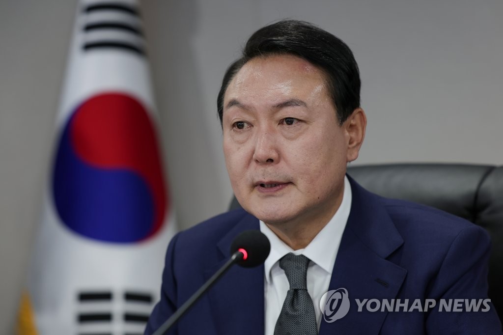 President Yoon Suk-yeol receives a briefing from the military in the underground bunker of the new presidential office in Yongsan, Seoul, on May 10, 2022, in this photo provided by his office. (PHOTO NOT FOR SALE) (Yonhap)