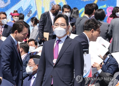 就任式に出席した李在鎔氏＝１０日、ソウル（聯合ニュース）