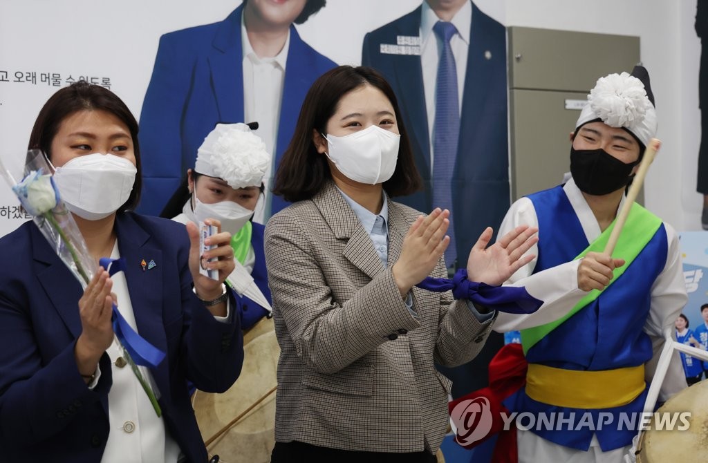 마포구의원 후보 선거사무소 개소식 참석한 박지현
