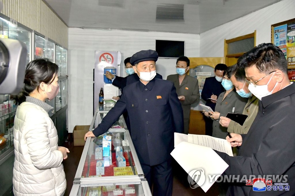 North Korean Premier Kim Tok-hun (C) inspects a pharmacy amid the COVID-19 outbreak, in this undated photo released May 17, 2022, by the North's official Korean Central News Agency. The military medical field of the People's Army has been mobilized to supply medicine to pharmacies under the 24-hour service system, as the North has seen a surge in suspected coronavirus cases. (For Use Only in the Republic of Korea. No Redistribution) (Yonhap)