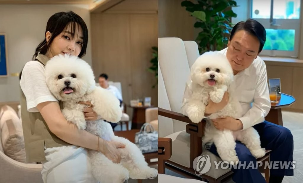 Yoon and first lady with first dogs