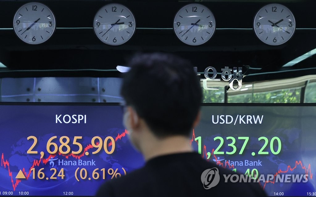 Foreigners turn net buyers of S. Korean stocks as recession, China woes ease