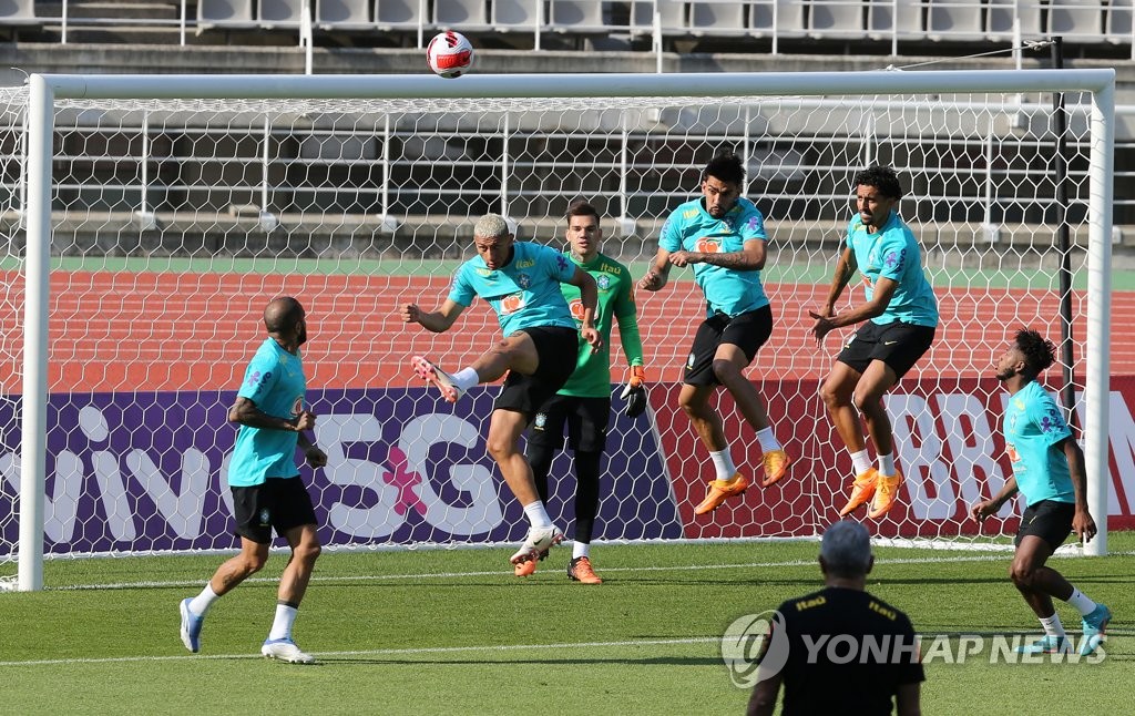 Members of the Brazilian men's national football team train at Goyang Stadium in Goyang, Gyeonggi Province, on May 31, 2022, two days before a friendly match against South Korea. (Yonhap)