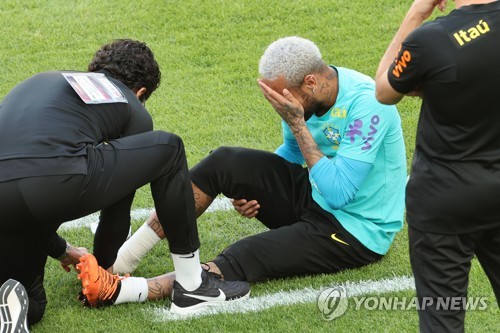 Neymar se blesse au pied droit la veille du match amical contre la Corée du Sud