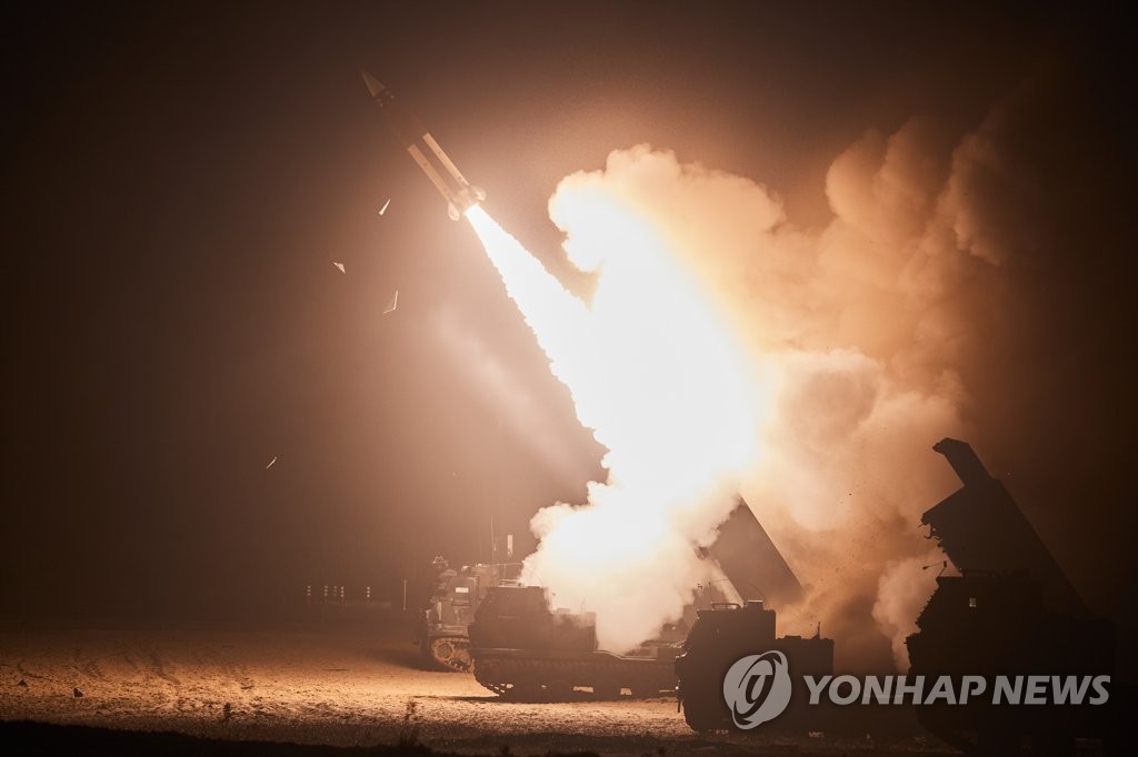 This file photo, released by the Joint Chiefs of Staff on June 6, 2022, shows South Korea and the United States holding joint missile firing drills at an unspecified location. (PHOTO NOT FOR SALE) (Yonhap)
