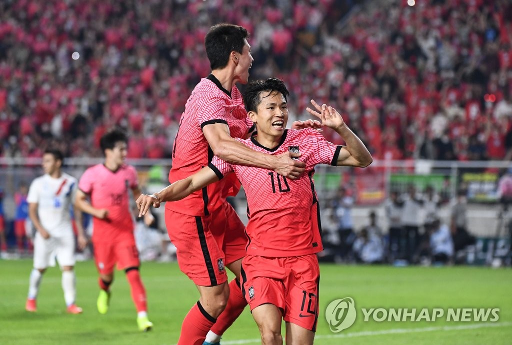 Jeong Woo-yeong of South Korea (R) celebrates his goal against Paraguay during the countries' friendly football match at Suwon World Cup Stadium in Suwon, 35 kilometers south of Seoul, on June 10, 2022. (Yonhap)