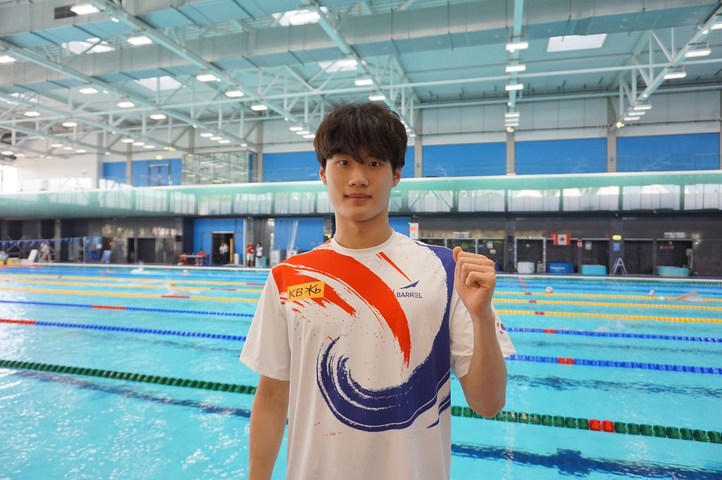 La foto, proporcionada, el 20 de junio de 2022, por All That Sports, muestra al nadador surcoreano Hwang Sun-woo, posando para una foto en el Campeonato Mundial de Natación de la Federación Internacional de Natación (FINA), en Budapest. (Prohibida su reventa y archivo)