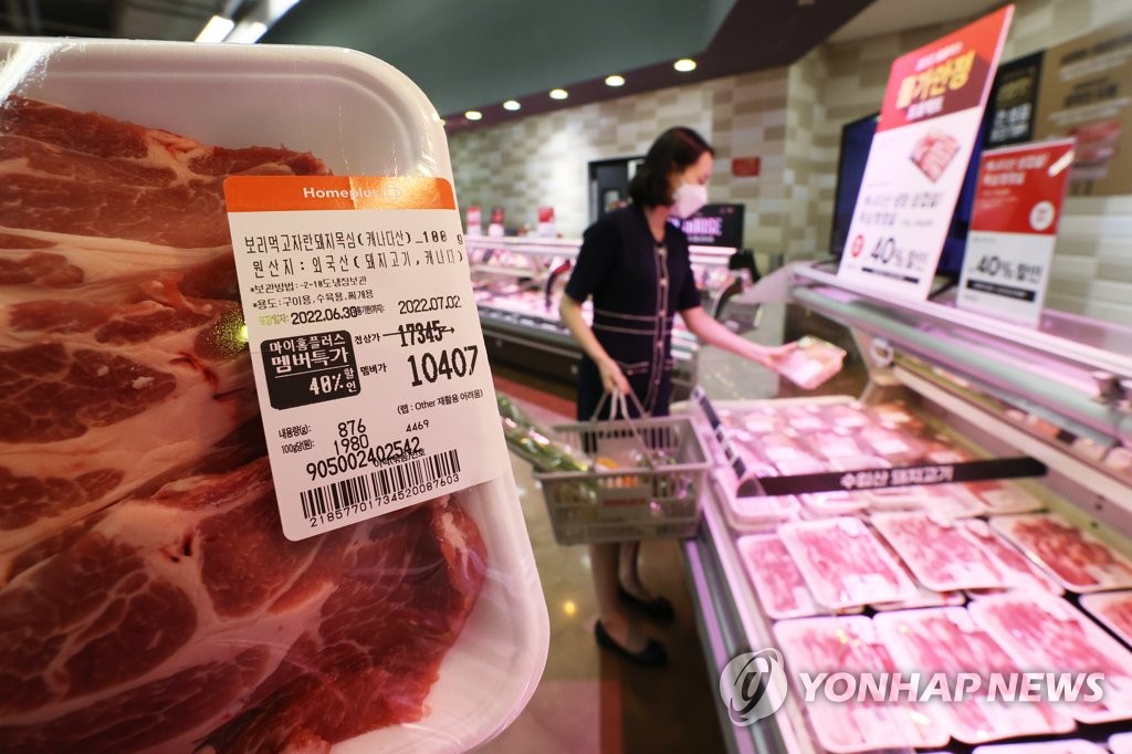 スーパーの肉売り場（資料写真）＝（聯合ニュース）