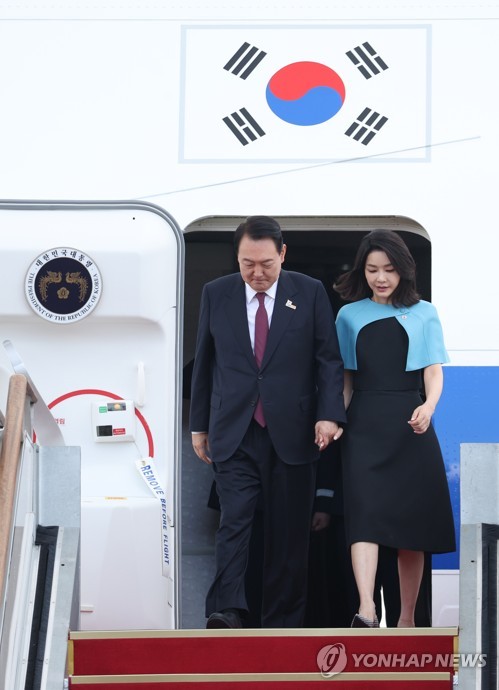الرئيس يون وزوجته يختتمان زيارتهما إلى إسبانيا