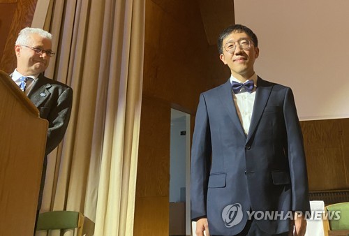 (2e LD) Un mathématicien américain d'origine coréenne reçoit la médaille Fields