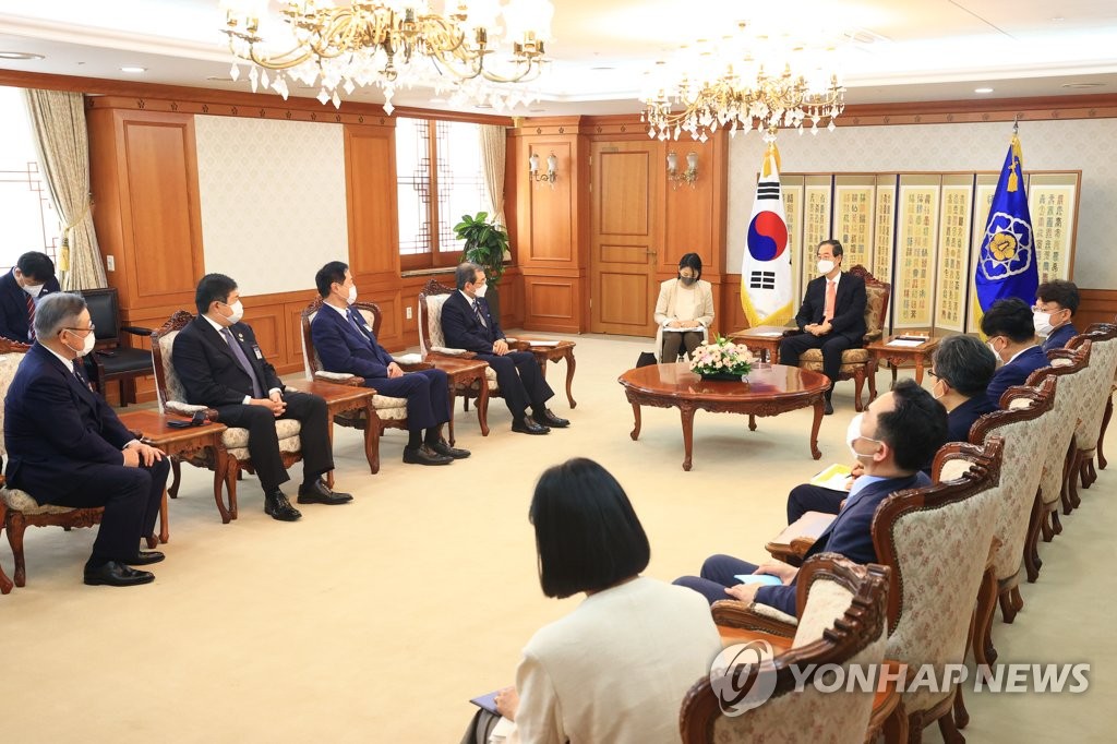 PM meets Japanese business leaders