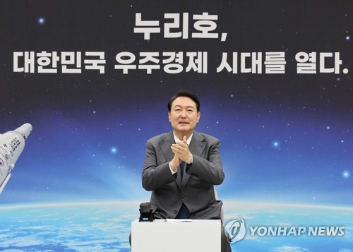 Yoon promet de soutenir la croissance de l'industrie spatiale