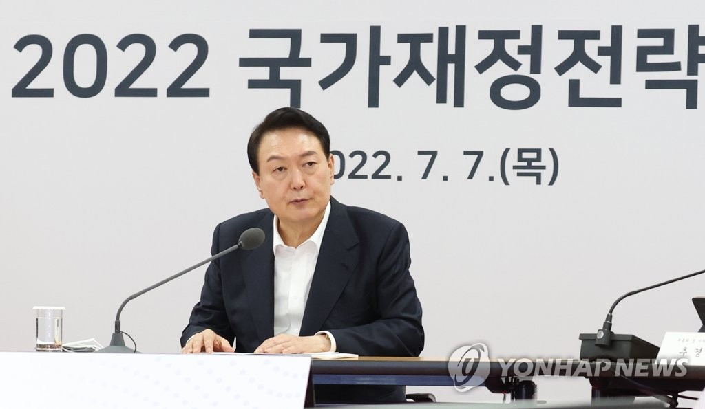 President Yoon Suk-yeol speaks during a fiscal strategy meeting with members of the government and the private sector at Chungbuk National University in Cheongju, 112 kilometers southeast of Seoul, on July 7, 2022. (Yonhap)