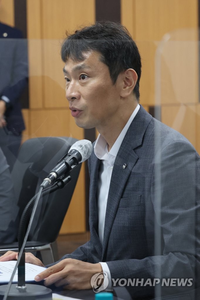 In this file photo, Lee Bok-hyun, head of the Financial Supervisory Service, speaks during his first meeting with the chiefs of 14 savings banks in Seoul on July 8, 2022. (Yonhap)