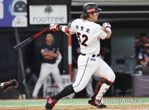 14th Apr, 2022. Baseball: LG Twins vs. SSG Landers LG Twins starter Sohn  Joo-young throws a pitch during a Korea Baseball Organization regular  season game against the SSG Landers at Jamsil Baseball