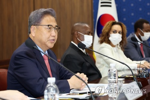 وزير الخارجية يلتقي بالسفراء الأفارقة لمناقشة سبل تعزيز التعاون بين كوريا وأفريقيا