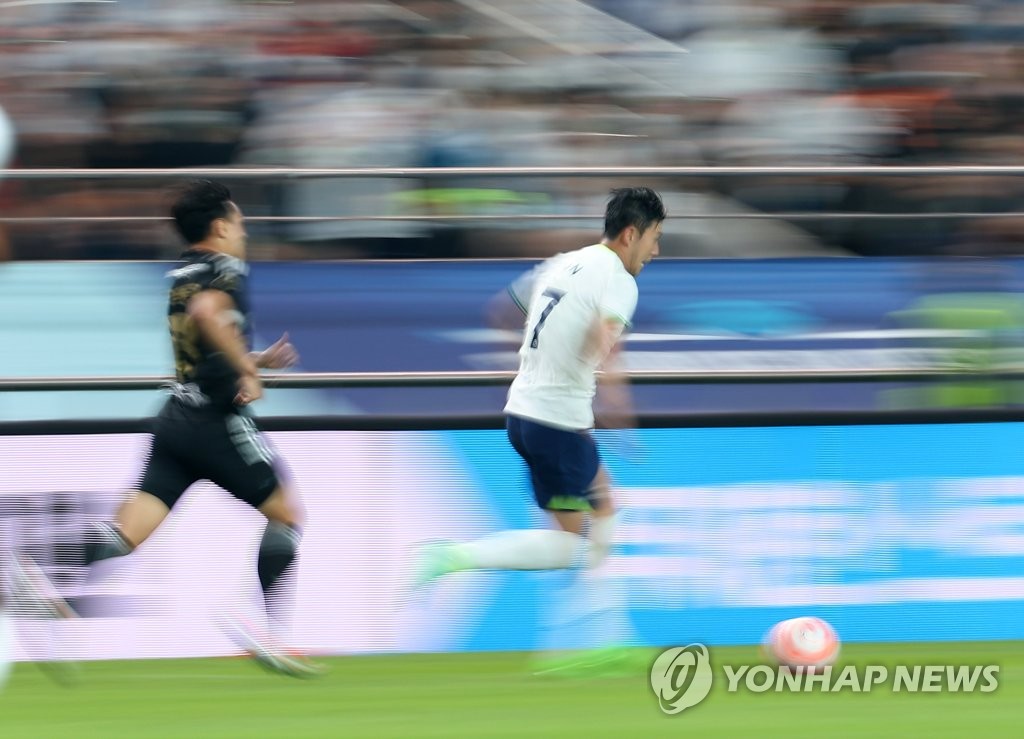 Son Heung-min of Tottenham Hotspur (R) dribbles the ball against Team K League during the teams' exhibition match at Seoul World Cup Stadium in Seoul on July 13, 2022. (Yonhap)