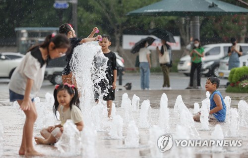 [내일날씨] 오후 흐려져 곳곳 소나기…서울 낮 최고 35도