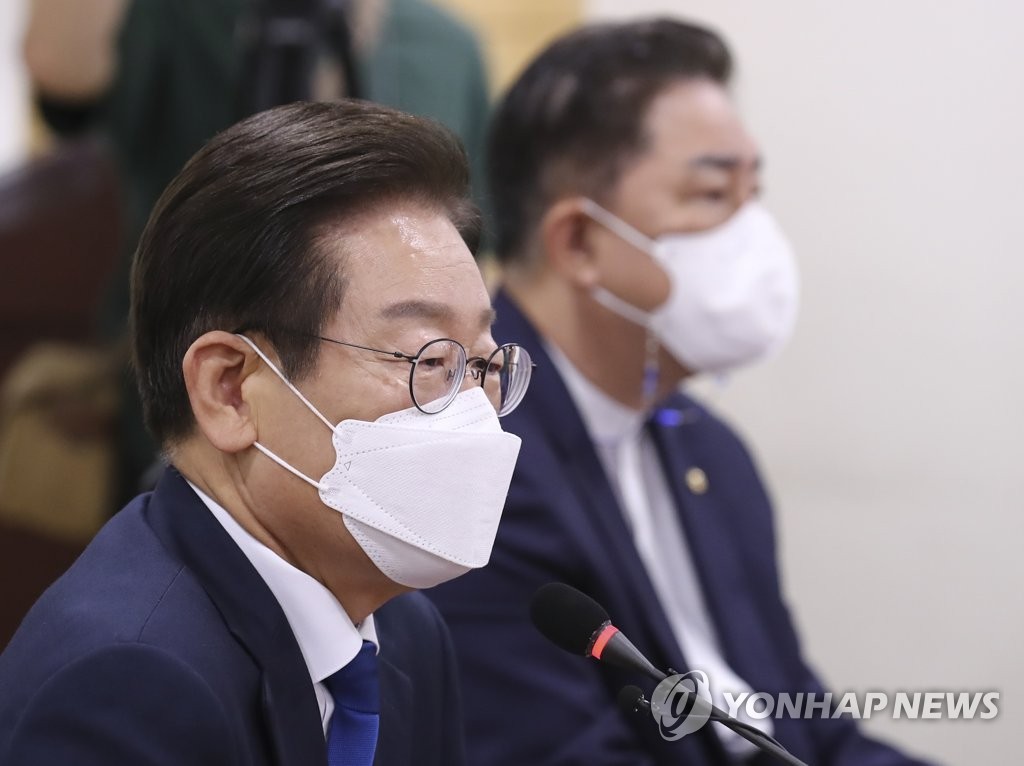 Party leader Lee Jae-myung at a press conference