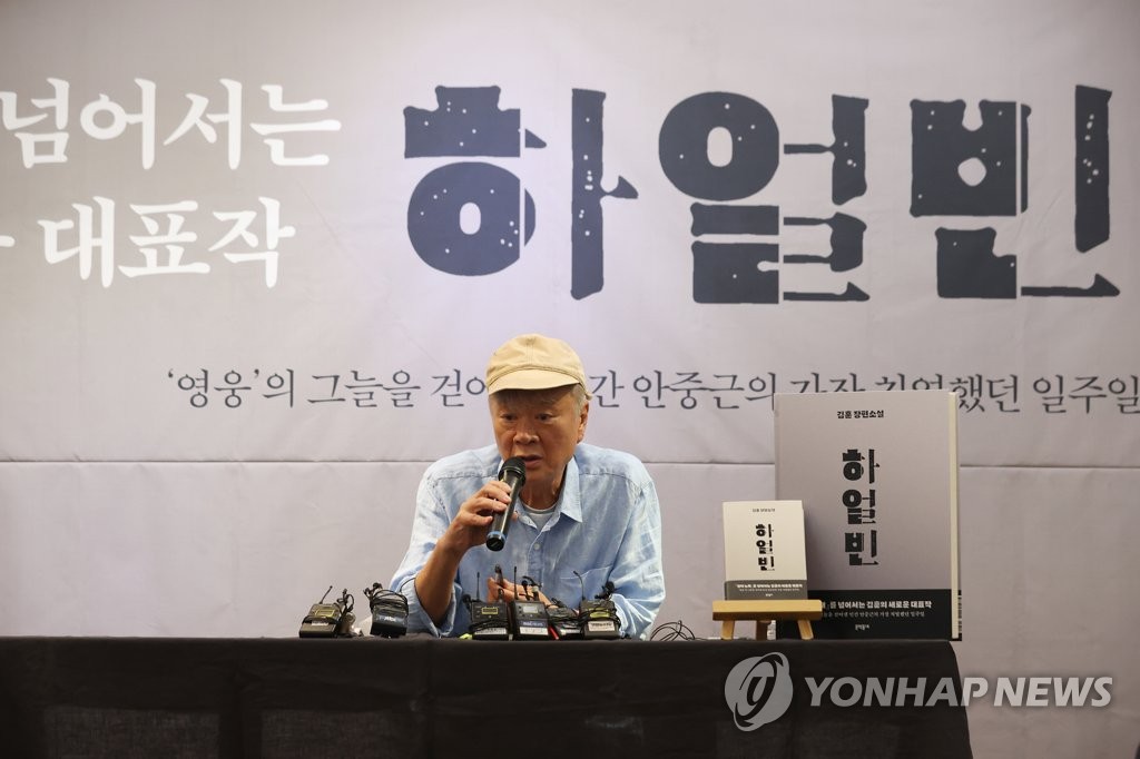 In this file photo, Kim Hoon talks about his new fiction book on the life of Korean independence fighter Ahn Jung-geun in a press conference in Seoul on Aug. 3, 2022. (Yonhap)