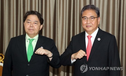 Foreign ministers of S. Korea, Japan condemn N. Korea's ICBM launch