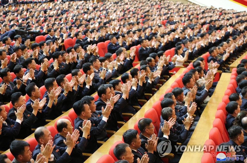 This photo, released by the North's Korean Central News Agency on Aug. 11, 2022, shows unmasked North Korean officials clapping as they attend a national meeting on anti-epidemic measures in Pyongyang the previous day. (For Use Only in the Republic of Korea. No Redistribution) (Yonhap)