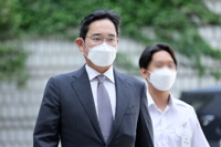(LEAD) Grâces présidentielles : Lee de Samsung réhabilité, l'ex-président Lee exclu