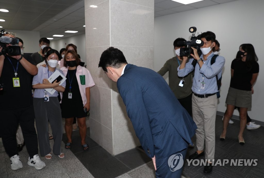 민주 당대표 후보 사퇴한 강훈식