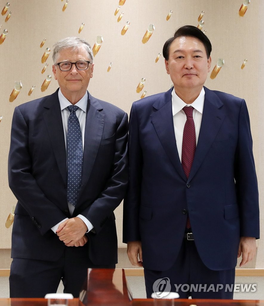 Yoon meets with Microsoft co-founder Bill Gates