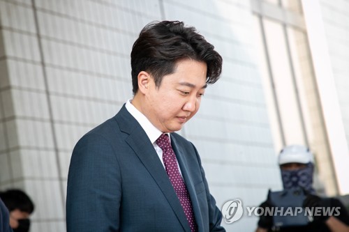 경찰, '성상납 의혹' 이준석 전 대표에 출석 통보…일정 조율중