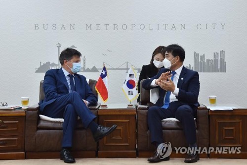 Reunión entre el vicealcalde de Busan y el embajador chileno ante Seúl