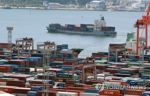 (LEAD) Exports up 6.6 pct in August; trade deficit hits all-time high