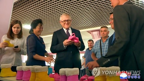 주북 러대사 '남북관계 정상화' 권고 눈길…노동신문에도 실려