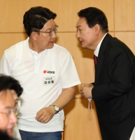'폭풍같은 5개월' 원내지휘봉 내려놓는 '윤핵관 맏형' 권성동