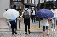 [내일날씨] '태풍 영향' 전국 흐리고 비…제주 최대 150㎜ 이상