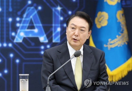 Yoon insta a mejorar los servicios públicos por medio del 'Gobierno de plataforma digital'