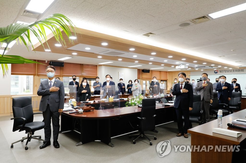 La foto, proporcionada por la PIPC, muestra la reunión general de la comisión, el 14 de septiembre de 2022, en Seúl. (Prohibida su reventa y archivo)