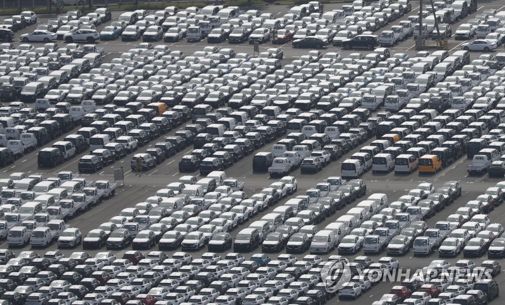 This file photo taken Sept. 16, 2022, shows a port in Ulsan, 307 kilometers southeast of Seoul, packed with cars set to be exported. (Yonhap) 