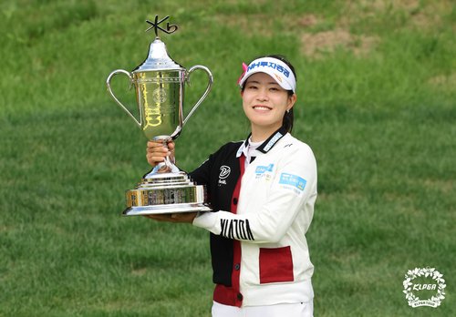 This Sept. 18, 2022, file photo provided by the Korea LPGA shows Park Min-ji, champion of the KB Financial Group Star Championship at Blackstone Icheon Golf Club in Icheon, Gyeonggi Province. (PHOTO NOT FOR SALE) (Yonhap)