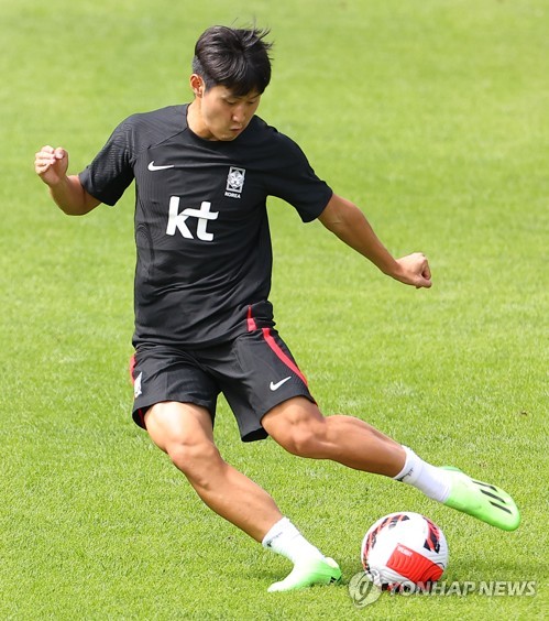 Lee Kang-in, midfielder on the South Korean men's national football team, trains at the National Football Center in Paju, just north of Seoul in Gyeonggi Province, on Sept. 20, 2022. (Yonhap)