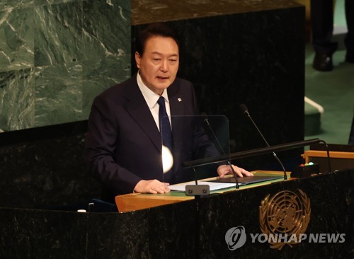 President Yoon Suk-yeol delivers a keynote speech during the U.N. General Assembly in New York on Sept. 20, 2022. (Yonhap)
