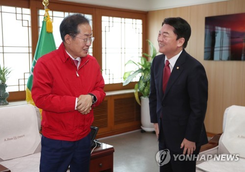 安 "유승민·나경원 출마해야", 홍준표 "배신 경력자는 가라"