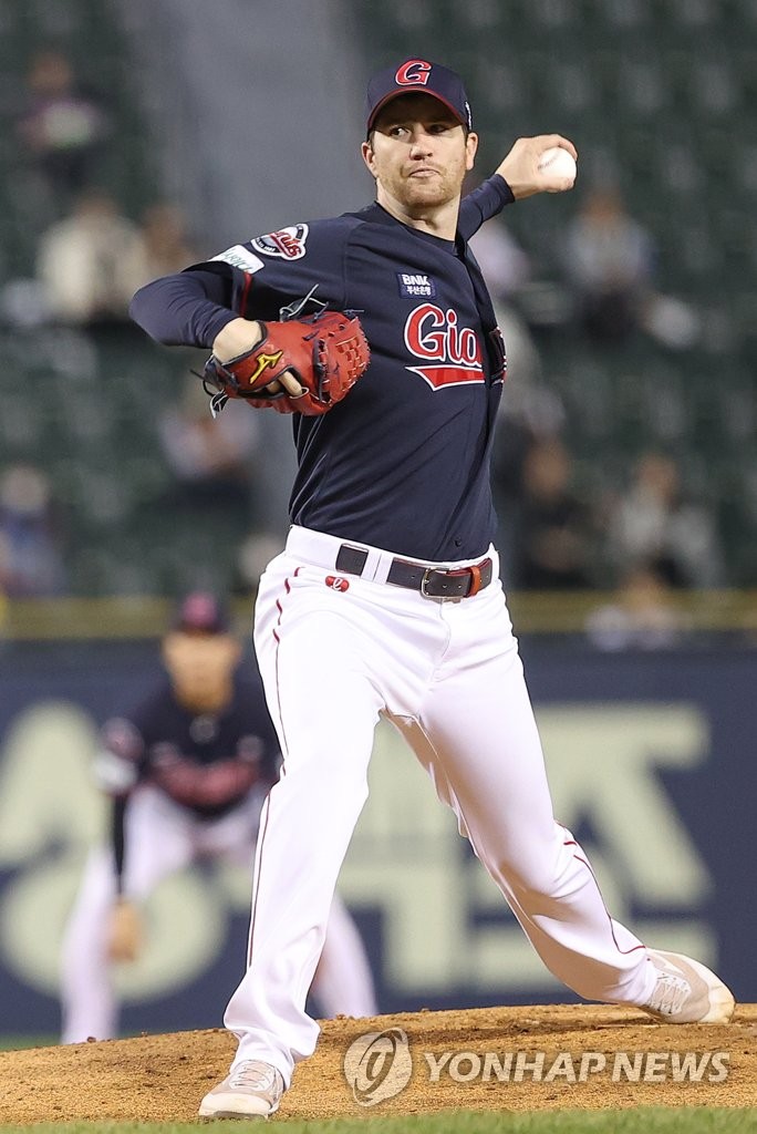 In this file photo from Sept. 22, 2022, Lotte Giants starter Charlie Barnes pitches against the LG Twins during the bottom of the first inning of a Korea Baseball Organization regular season game at Jamsil Baseball Stadium in Seoul. (Yonhap)