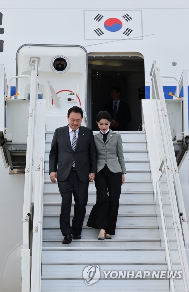 الرئيس يون يصل إلى كندا