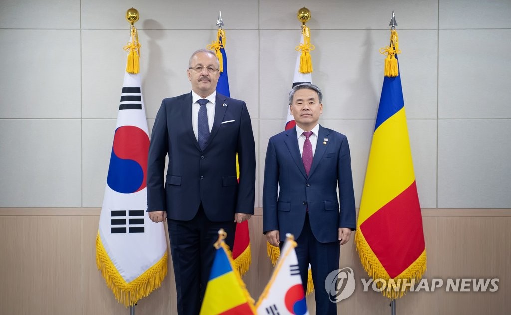 Diálogos entre los ministros de Defensa de Corea del Sur y Rumanía